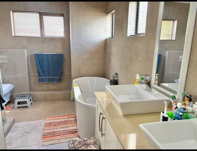 3 BEDROOM HOUSE FOR SALE IN MIDSTREAM MEADOWS